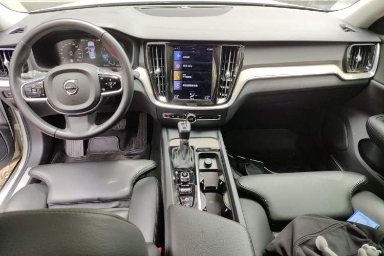 Used Volvo S60 2021 T4 Zhiyuan Luxury Edition Center Console