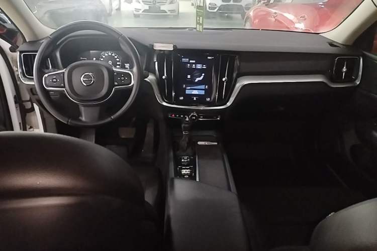 Used Volvo S60 2021 T3 SmartDrive Luxury Edition Center Console