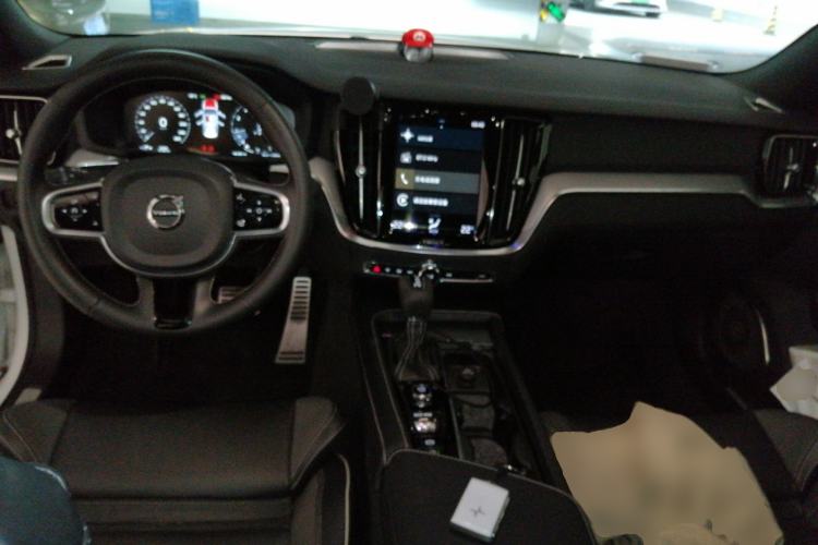 Used Volvo S60 2021 T4 Zhiyuan Sport Edition Center Console