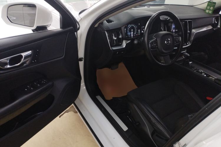 Used Volvo S60 2021 T3 SmartDrive Luxury Edition Driver Seat