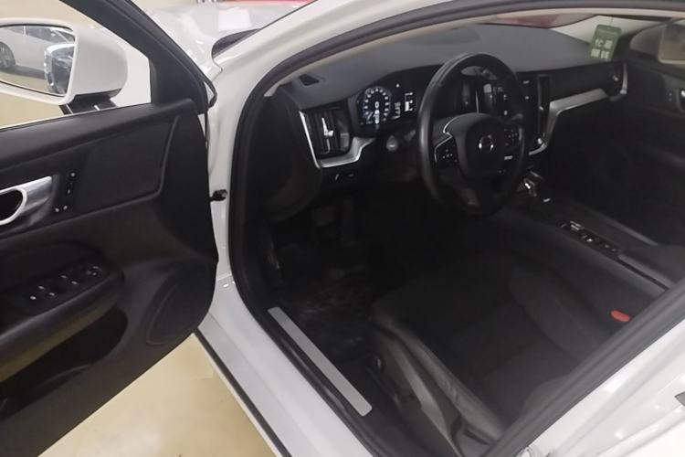 Used Volvo S60 2021 T3 SmartDrive Luxury Edition Driver Seat