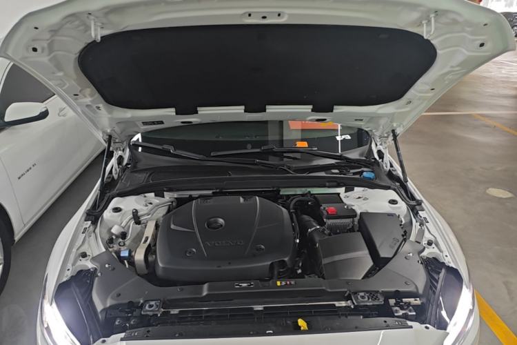 Used Volvo S60 2021 T4 Zhiyi Luxury Edition Engine Bay