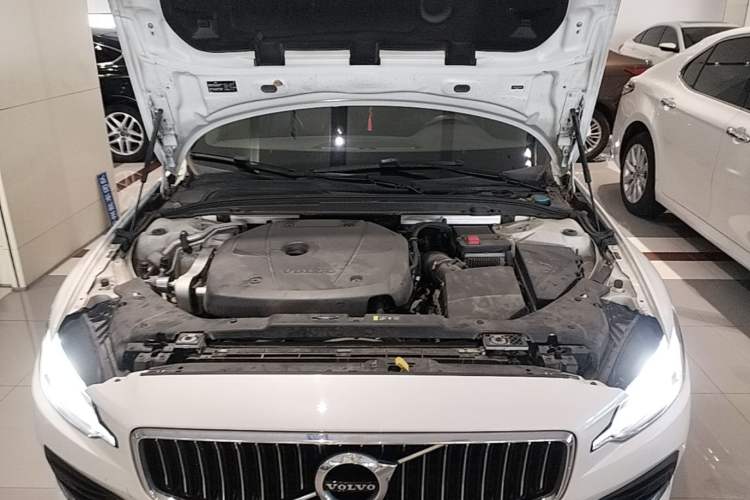 Used Volvo S60 2021 T4 Zhiyi Luxury Edition Engine Bay