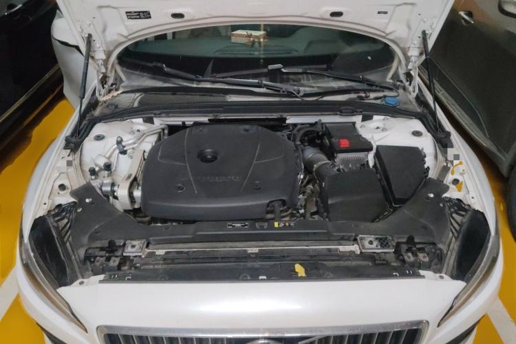 Used Volvo S60 2021 T4 Zhiyi Luxury Edition Engine Bay