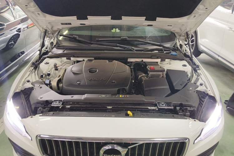 Used Volvo S60 2021 T4 Zhiyi Luxury Edition Engine Bay
