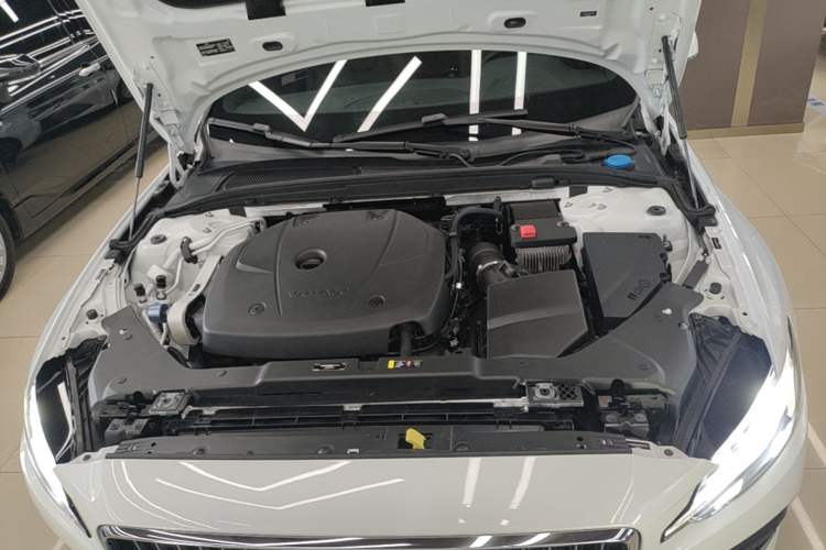 Used Volvo S60 2021 T4 Zhiyi Luxury Edition Engine Bay