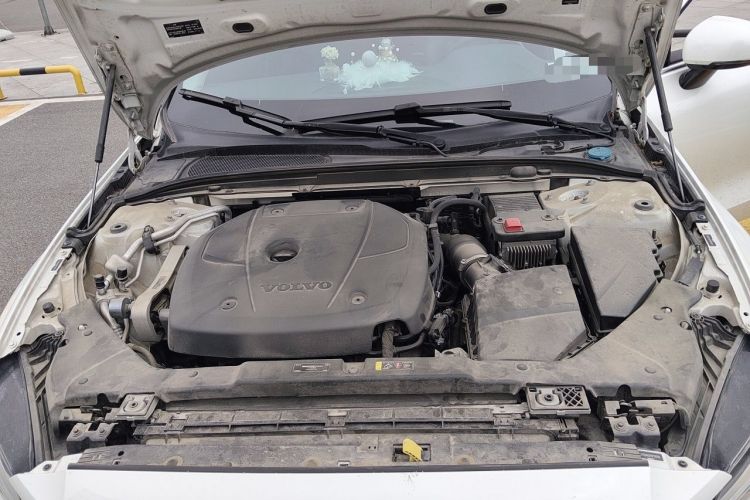 Used Volvo S60 2021 T4 Zhiyi Luxury Edition Engine Bay