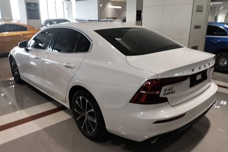 Used Volvo S60 2021 T4 Zhiyi Luxury Edition Exterior 2