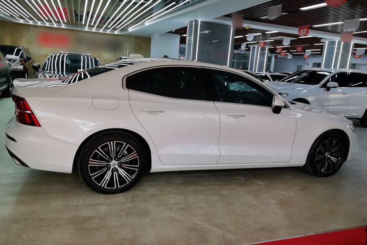 Used Volvo S60 2021 T4 Zhiyuan Luxury Edition Exterior 2