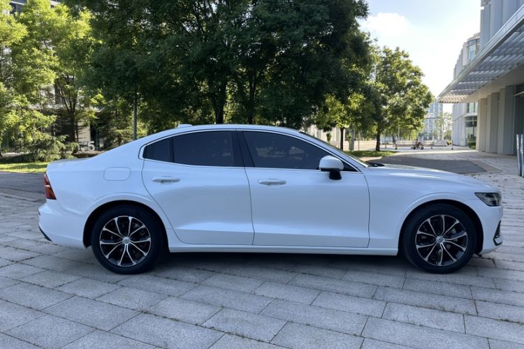 Used Volvo S60 2021 T4 Zhiyi Luxury Edition Exterior 3
