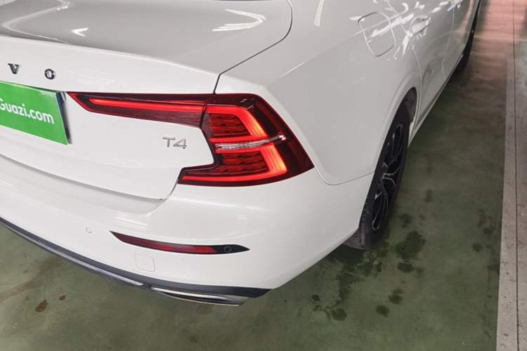 Used Volvo S60 2021 T4 Zhiyi Luxury Edition Exterior 3