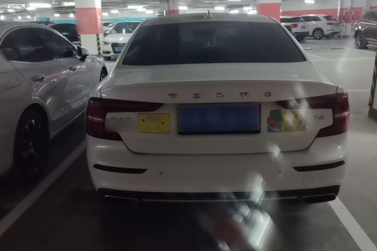 Used Volvo S60 2021 T4 Zhiyi Luxury Edition Exterior 4