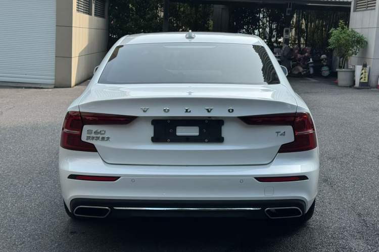 Used Volvo S60 2021 T4 Zhiyi Luxury Edition Exterior 5