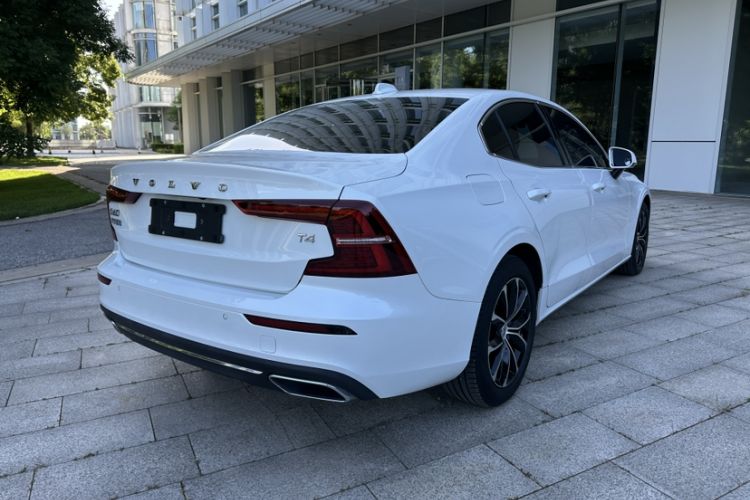 Used Volvo S60 2021 T4 Zhiyi Luxury Edition Exterior 6