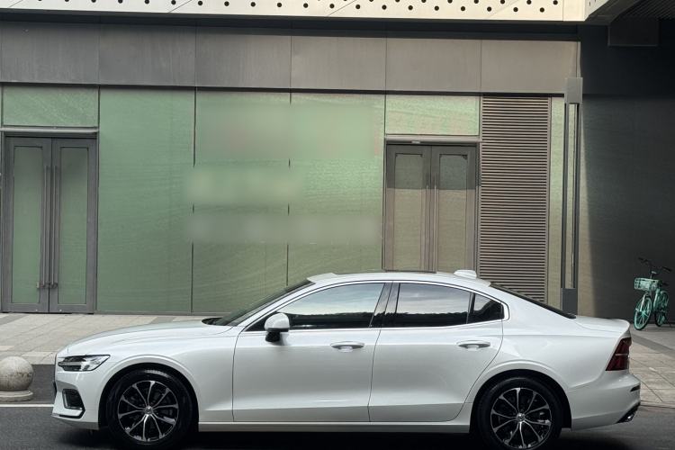 Used Volvo S60 2021 T4 Zhiyi Luxury Edition Exterior 9