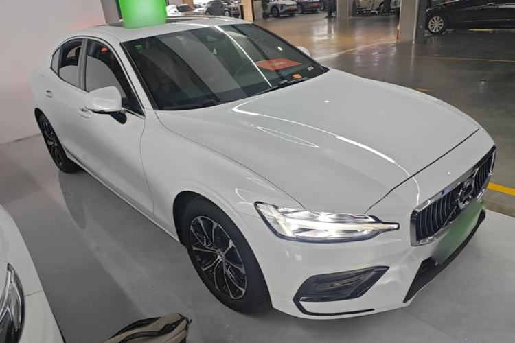Used Volvo S60 2021 T4 Zhiyi Luxury Edition Front Right 45 Deg