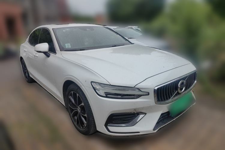 Used Volvo S60 2021 T4 Zhiyi Luxury Edition Front Right 45 Deg