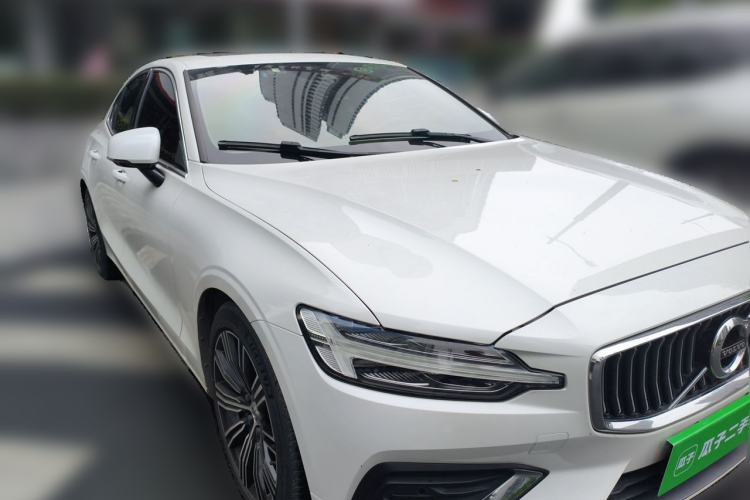Used Volvo S60 2021 T4 Zhiyuan Luxury Edition Front Right 45 Deg