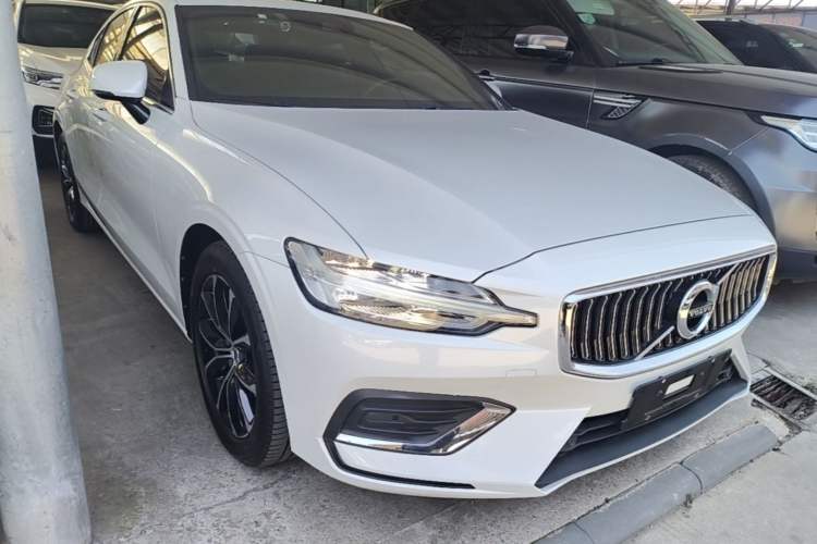 Used Volvo S60 2021 T4 Zhiyi Luxury Edition Front Right 45 Deg