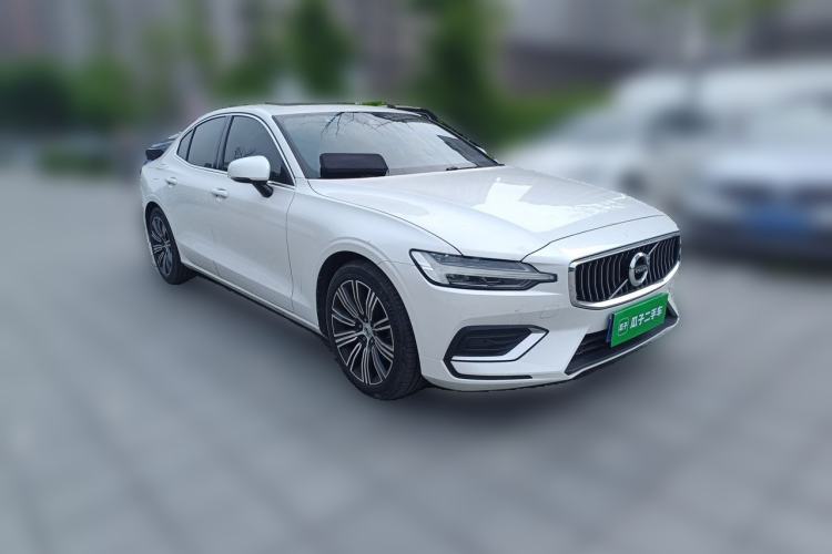 Used Volvo S60 2021 T4 Zhiyuan Luxury Edition Front Right 45 Deg