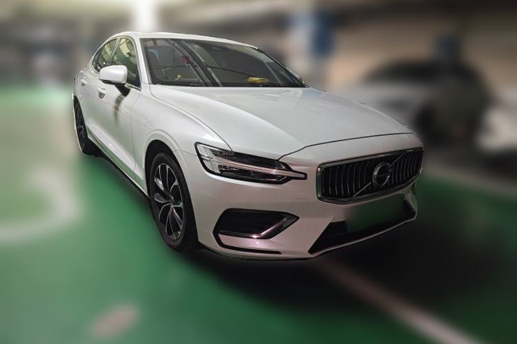 Used Volvo S60 2021 T4 Zhiyi Luxury Edition Front Right 45 Deg