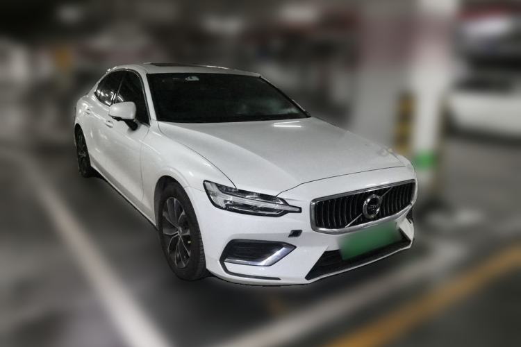 Used Volvo S60 2021 T4 Zhiyi Luxury Edition Front Right 45 Deg