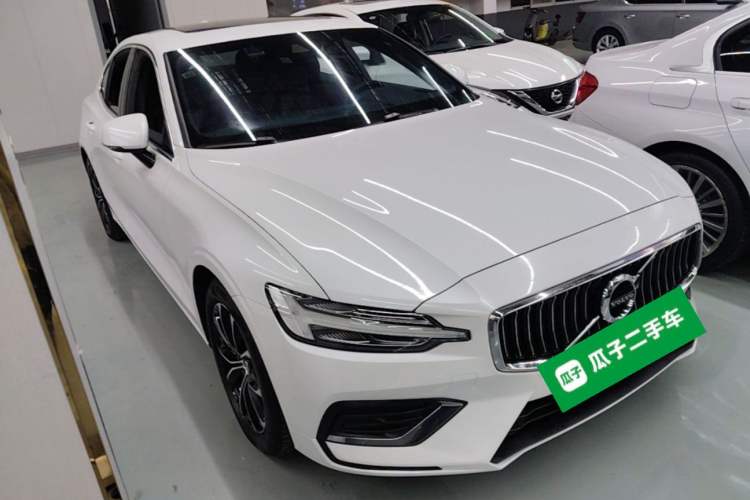 Used Volvo S60 2021 T4 Zhiyi Luxury Edition Front Right 45 Deg