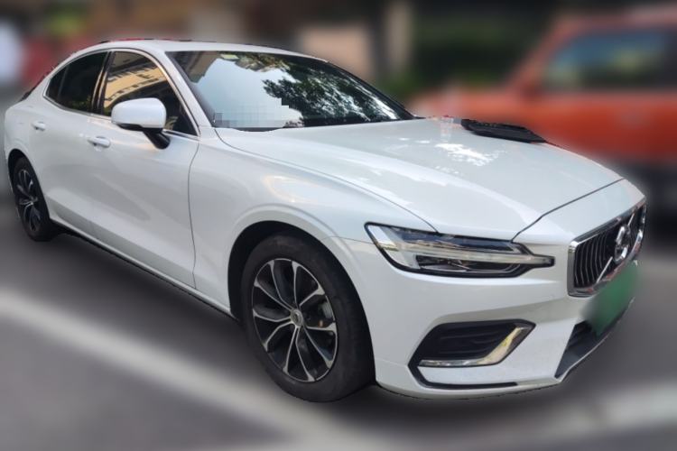 Used Volvo S60 2021 T4 Zhiyi Luxury Edition Front Right 45 Deg