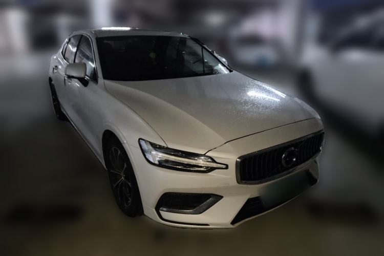 Used Volvo S60 2021 T4 Zhiyi Luxury Edition Front Right 45 Deg