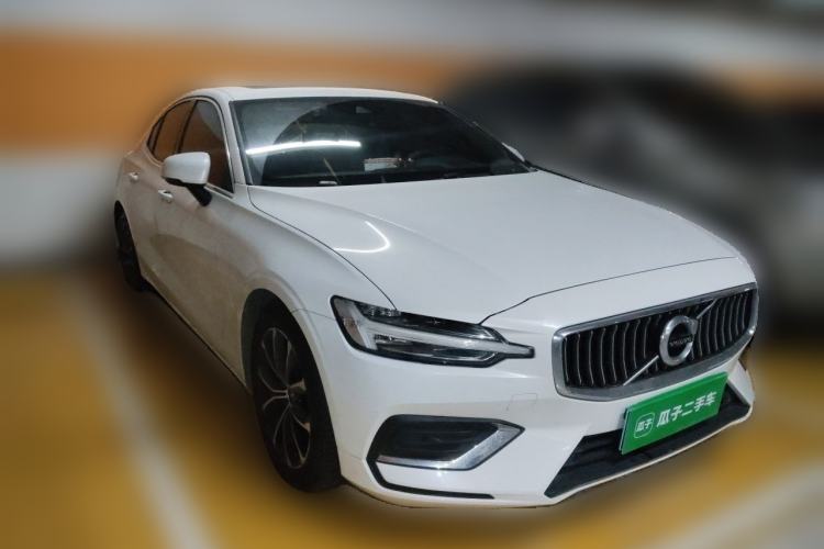 Used Volvo S60 2021 T4 Zhiyi Luxury Edition Front Right 45 Deg