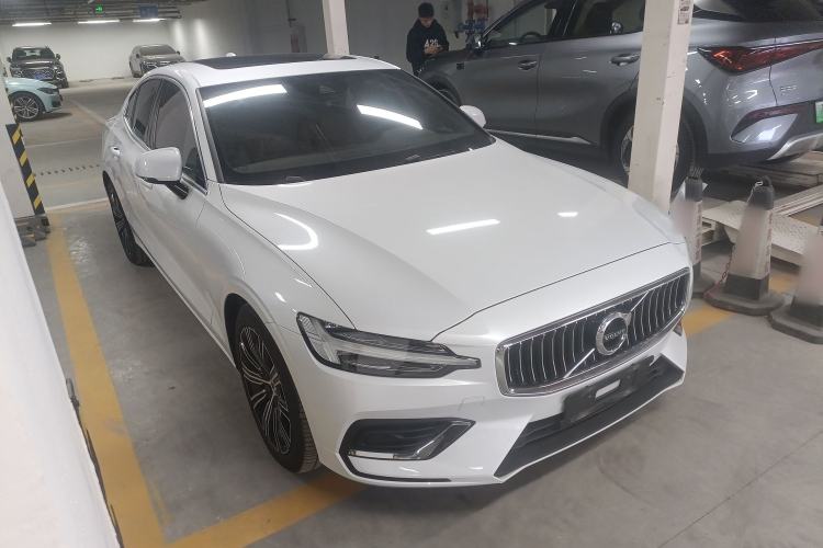 Used Volvo S60 2021 T4 Zhiyuan Luxury Edition Front Right 45 Deg