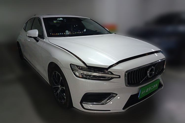 Used Volvo S60 2021 T4 Zhiyi Luxury Edition Front Right 45 Deg