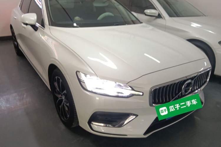 Used Volvo S60 2021 T4 Zhiyi Luxury Edition Front Right 45 Deg