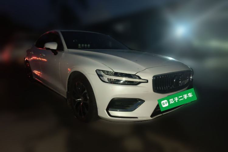 Used Volvo S60 2021 T4 Zhiyi Luxury Edition Front Right 45 Deg