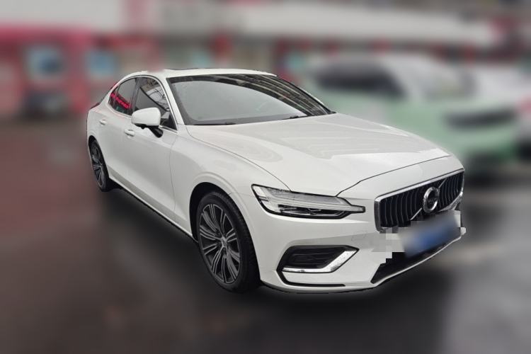 Used Volvo S60 2021 T4 Zhiyuan Luxury Edition Front Right 45 Deg