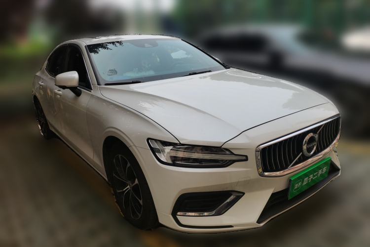 Used Volvo S60 2021 T4 Zhiyi Luxury Edition Front Right 45 Deg