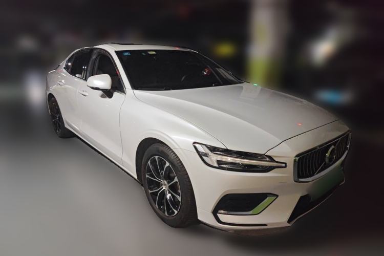 Used Volvo S60 2021 T4 Zhiyi Luxury Edition Front Right 45 Deg