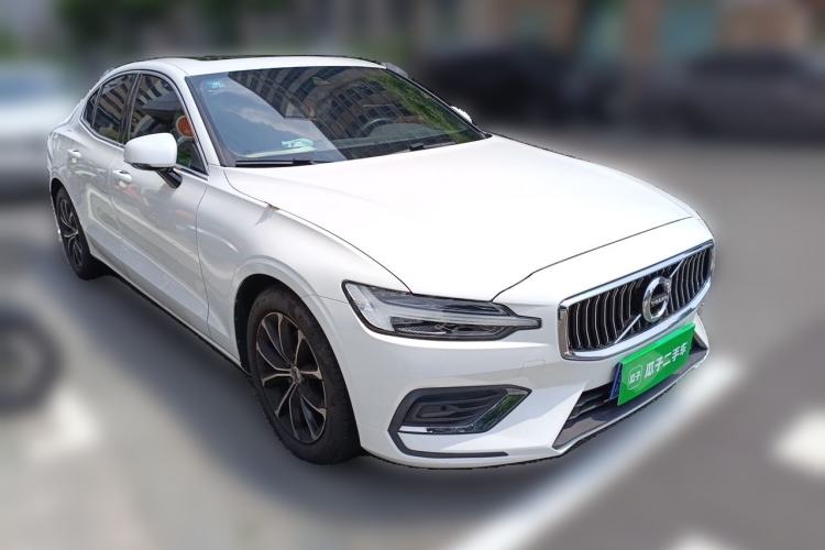 Used Volvo S60 2021 T4 Zhiyi Luxury Edition Front Right 45 Deg