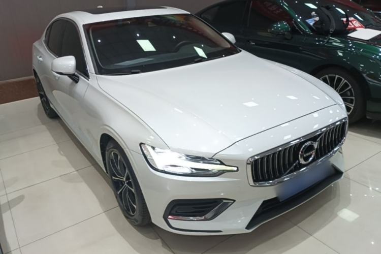 Used Volvo S60 2021 T4 Zhiyi Luxury Edition Front Right 45 Deg