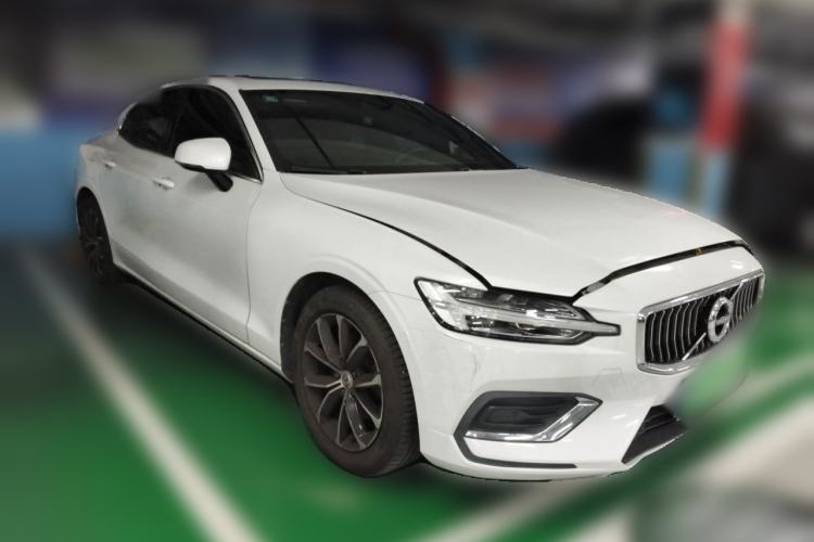 Used Volvo S60 2021 T4 Zhiyi Luxury Edition Front Right 45 Deg