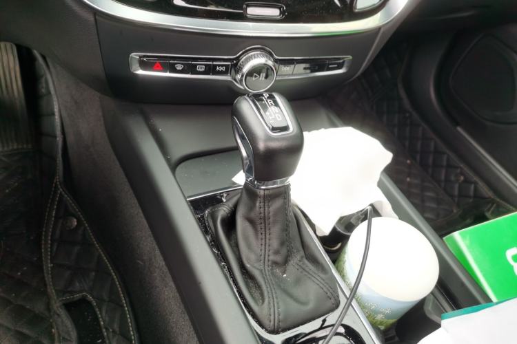 Used Volvo S60 2021 T4 Zhiyi Luxury Edition Gear Lever