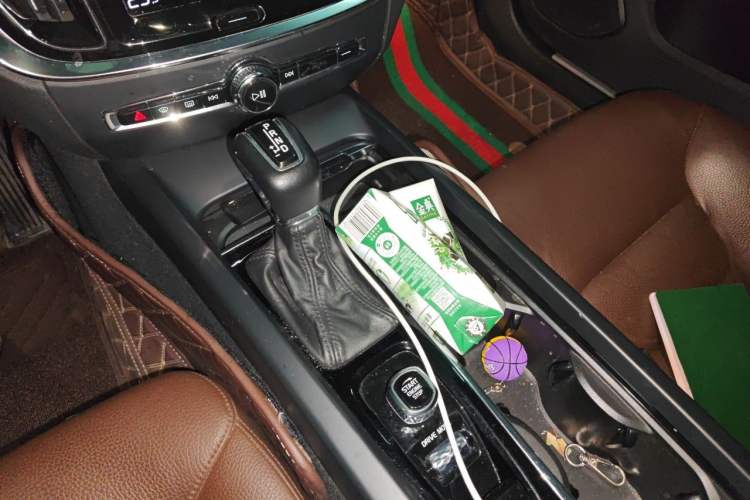 Used Volvo S60 2021 T4 Zhiyi Luxury Edition Gear Lever