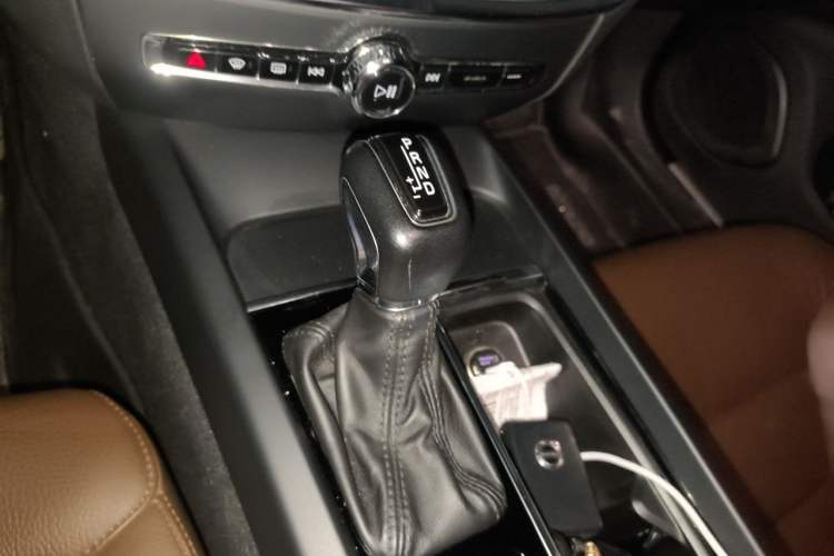 Used Volvo S60 2021 T4 Zhiyi Luxury Edition Gear Lever