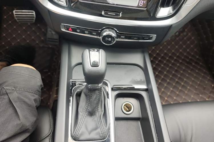 Used Volvo S60 2021 T4 Zhiyi Luxury Edition Gear Lever