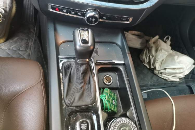 Used Volvo S60 2021 T4 Zhiyi Luxury Edition Gear Lever