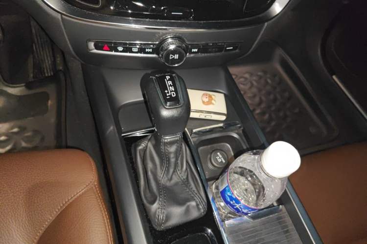 Used Volvo S60 2021 T4 Zhiyi Luxury Edition Gear Lever