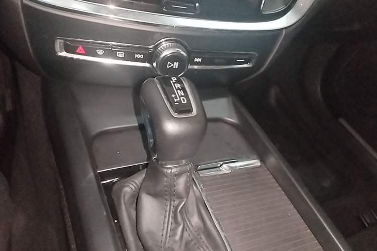 Used Volvo S60 2021 T3 SmartDrive Luxury Edition Gear Lever