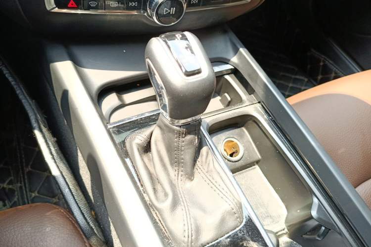 Used Volvo S60 2021 T4 Zhiyi Luxury Edition Gear Lever
