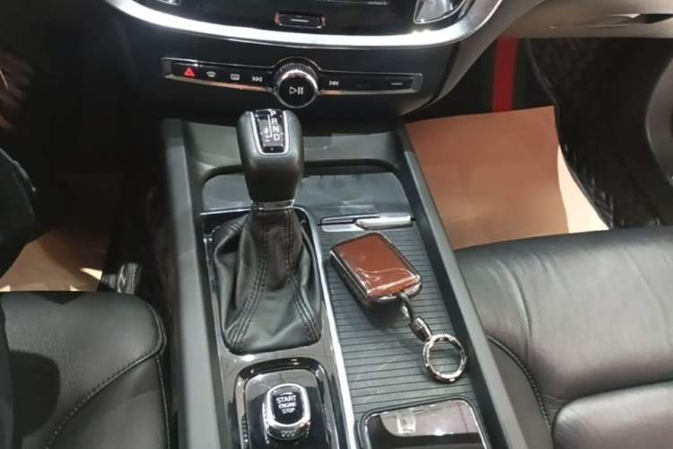 Used Volvo S60 2021 T4 Zhiyi Luxury Edition Gear Lever
