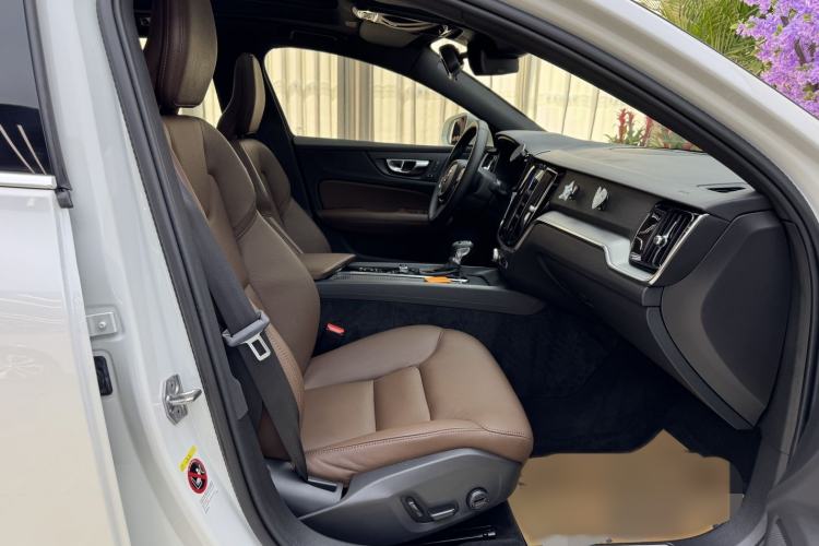 Used Volvo S60 2021 T4 Zhiyi Luxury Edition Interior 4